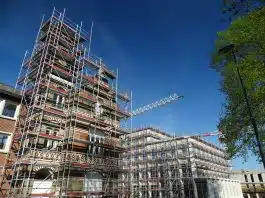 Les étapes à suivre pour déposer un Cerfa Permis de Construire brown concrete building during daytime