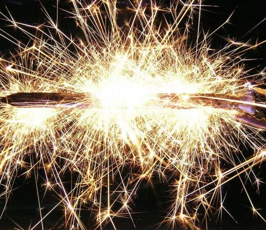 Quel matériaux Peut-on utiliser pour protéger l’homme des effets de l’électricité ?